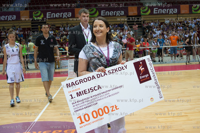 Niemal 80 000 mlodych koszykarzy z ponad 6 500 szkol...
