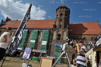 Plac przy kosciele sw. Mikolaja w Gdansku. Wystawa...