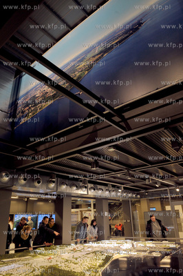 Gdynia. Impreza Swietojanska wita wiosne. Makieta Gdyni...