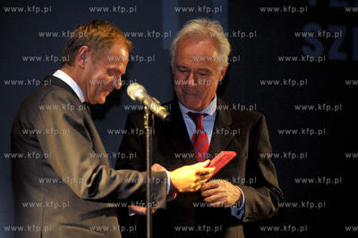 Otwarcie Teatru Szekspirowskiego w Gdansku. Byly premier,...