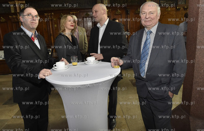 Gdańsk, Dwór Artusa. Noworoczna lampka szampana,...