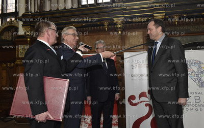 Gdańsk, Dwór Artusa. Noworoczna lampka szampana,...