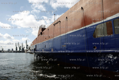 Gdansk. Stocznia Polnocna. Wodowanie dwustronnego ...