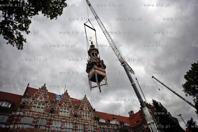 Politechnika Gdanska. Montaz odbudowanej po 67 latach...