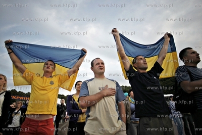 Gdansk. Mistrzostwa Europy w Pilce Noznej. Kibice ogladaja...