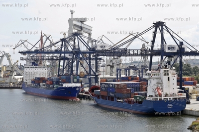 Gdynia. Terminal kontenrowy GCT.
28.06.2013
fot....