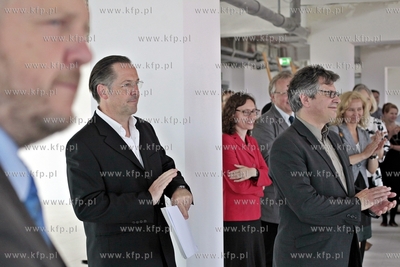 Uroczystosc prezentacji efektu pracy studentow i profesorow...