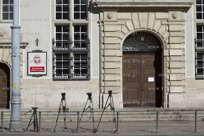Gdańsk. Ewakuacja sadu okręgowego, po alarmie bombowym,...