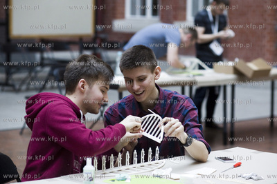 Politechnika Gdańska. Konkurs mostów drukowanych...