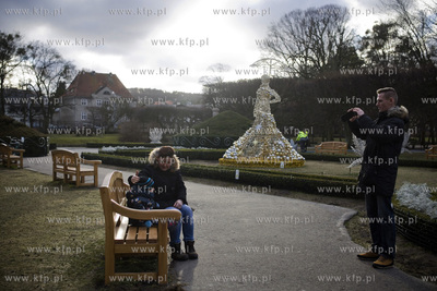 Park Oliwski. Ławki z dedykacjami.
28.12.2016
fot....