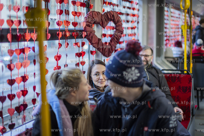 Specjalnie udekorowany walentynkowy tramwaj Bombardier...