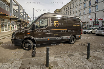 Parking na ul. Klonowej w Gdańsku Wrzeszczu. Samochód...