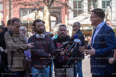 Konferencja prasowa Szymona Hołowni, Marszałka Sejmu...
