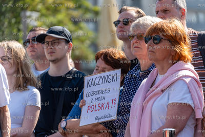 Gdańsk. Plac Solidarności. Symboliczne otwarcie bramy...