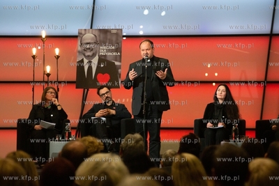 Gdańsk, Europejskie Centrum Solidarności. Wieczór...