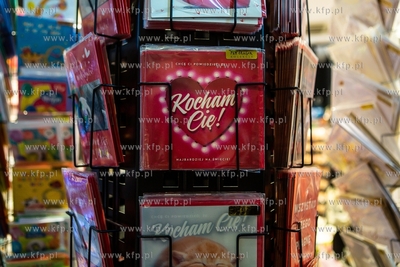 Gdynia. Walentynkowe witryny sklepowe. 08.02.2019 /...