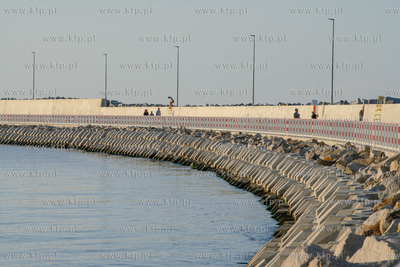 Kanał przez Mierzeję Wiślaną – łączący drogą...