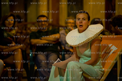 Gdansk. Ul Dluga. Teatr w Oknie. Festiwal Szekspirowski....