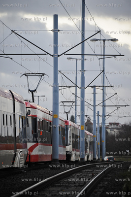 Kierowca samochodu ciezarowego po awarii jednego z...