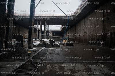 Gdansk. Wisloujscie. Montaz maszyny drazacej TMB, ktora...