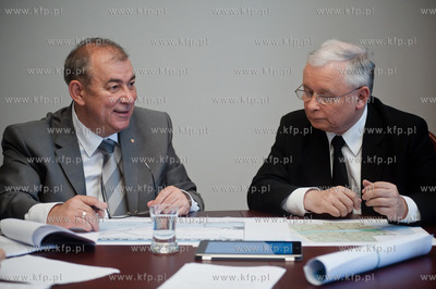 Elblag. Urzad MIasta. Wizyta prezesa PIS Jaroslawa...