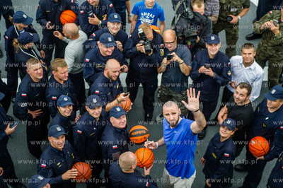 Koszykarz Marcin Gortat odwiedza Port Wojenny w Gdyni...