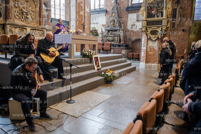 Gdansk. Kosciol Sw. Jana. Msza zalobna w intencji Magdy...