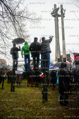 Gdansk. Plac Solidarnosci. Wiec dla obrony demokracji...