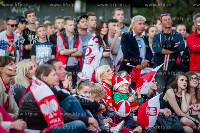 Gdansk. Targ Weglowy. Strefa kibica, gdzie mieszkancy...