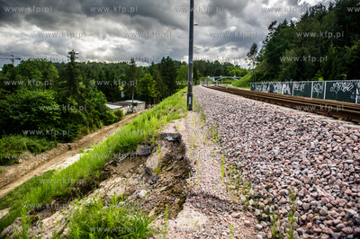 Gdańsk. Uszkodzony przez silne opady deszczu nasyp...