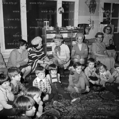 Dzien Babci w przedszkolu nr 27 w Gdansku. 
21.01.1974
5styczen74_z.kosycarz_p41
Fot....