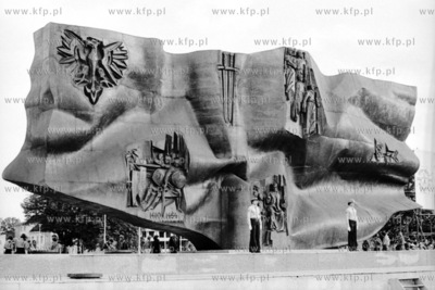 Pomnik Odrodzenia w Elblagu. Pomnik powstal wedlug...