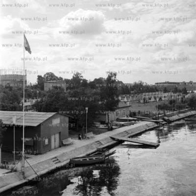 Przystań kajakowa nad rzeka Elbląg w Elblągu. 07.1969...