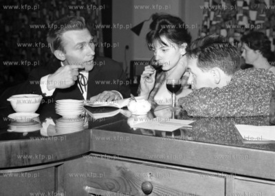 Z młodzieżą rozmawia aktor Marek Siudym. 
1962
0008533z
Fot....