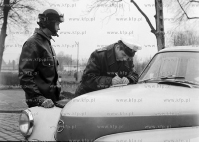 Kontrola patrolu Milicji Obywatelskiej. 
04.1969
0001913z_kwiecien1969
Fot....