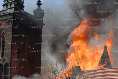 Pozar zabytkowego kosciola sw Katarzyny w Gdansku.
22.05.2006
Fot....