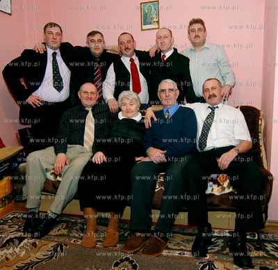 Agnieszka i Konrad Piplowscy z synami Janem (po lewej)...