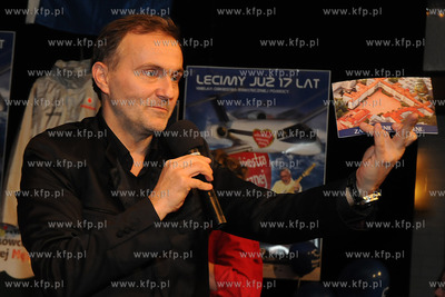 Gdynia. XVII Final WOSP. Gdynska licytacja fantow,...