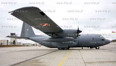 Ramstein, Niemcy. Pierwszy transportowy C-130E Hercules....