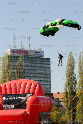 Mlode Miasto w Gdansku. Zawody Diverse Crane Boogie...