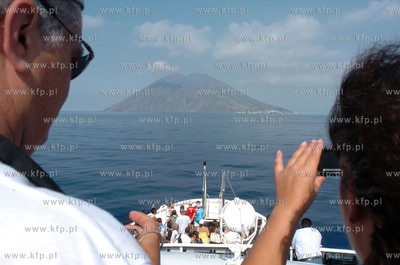 Wlochy, Wyspy Eolskie (Liparyjskie). nz. wulkan Stromboli.
1.08.2009...