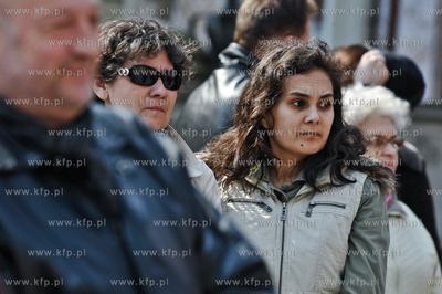 Zaloba naradowa po katastrowie prezydenckiego samolotu...