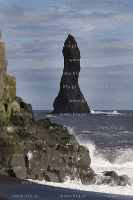 Islandia krajobraz wyspy, okolice Dyrholaey czerwic...