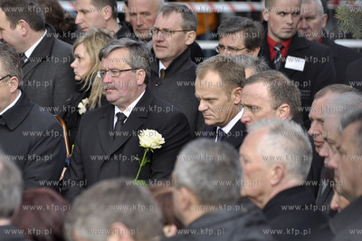 Kolobrzeg. Uroczystosci pogrzebowe posla, Sebastiana...