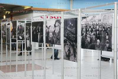 CH Auchan w Gdansku wystawa fotosow z planu filmowego...