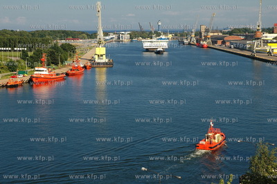 Gdansk, Port Gdanski. Transport sekcji okretowej ze...
