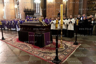 Bazylika katedralna w Pelplinie. Uroczystości pogrzebowe...