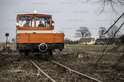 Zuławska Kolej Dojazdowa. Przejazd drezyna motorowa...