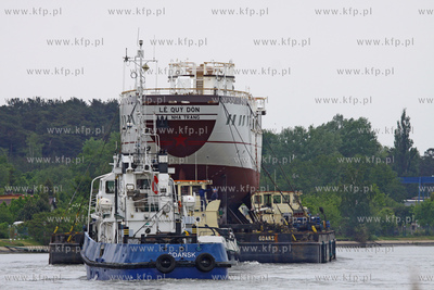 Transport kadluba do portu wewnetrzego w Gdansku szkolnego...