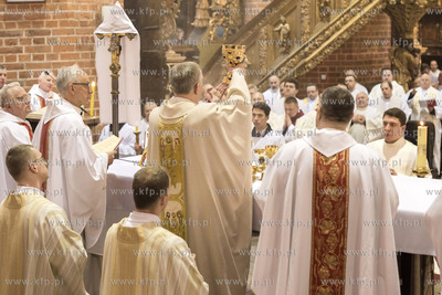 Pelplin. Msza Swieta Krzyzma w Wielki Czwartek w Bazylice...